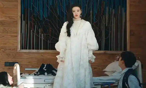 黑暗荣耀妍珍60套衣服司藤50套衣服后者完胜民族的是最好的