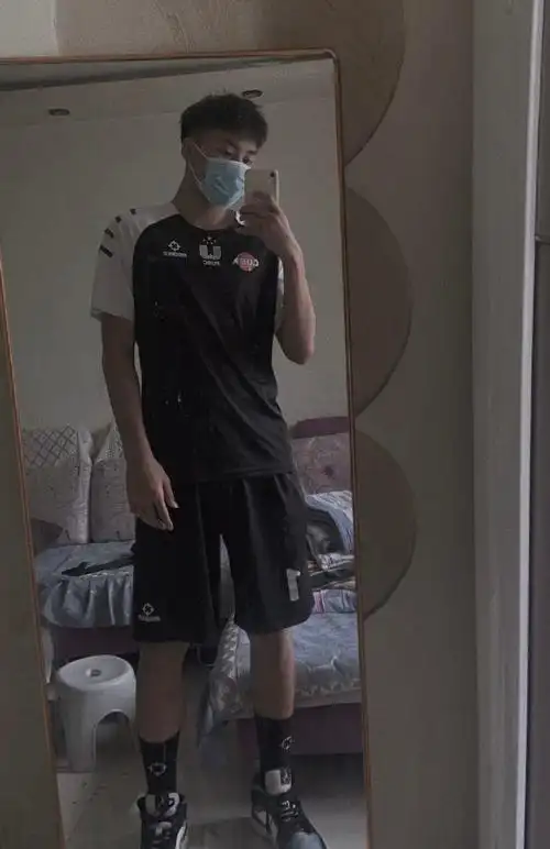 原创一张明星脸满身小精肌身高190cm河北工程大学男篮队员