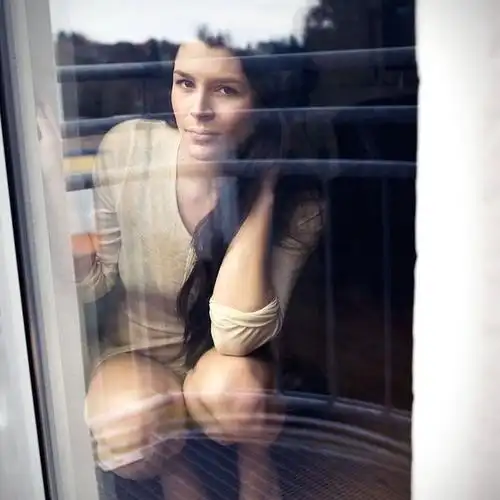 胶片 胶片机 胶片单反 胶片摄影 菲林中文 | 玻璃后的女人