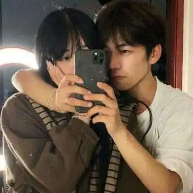 抖音情侣头像真人最近很火的