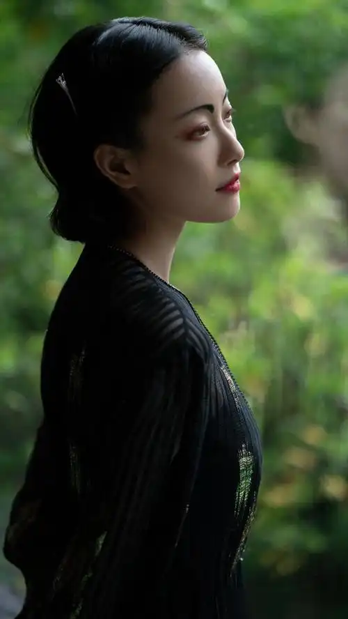 演员倪妮清纯优雅演技出众妩媚多姿来看美照