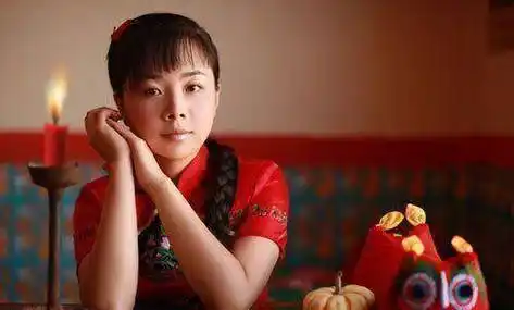 国家一级演员王二妮,因买不起回农村,如今日常是下地放牛