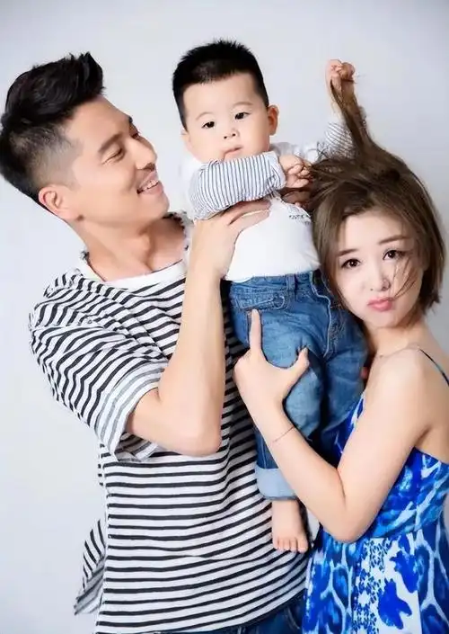 戏里倾倒众生戏外专情一人5位不滥情的男星打着灯笼都难寻