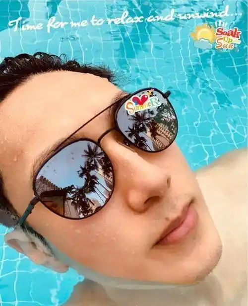 吴尊的直男自拍,幸亏男神长得帅,要不然如此一个死亡角度,简直没法看