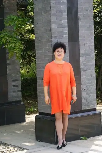 活跃在网络中的熟女 - 金满堂 - 南书房