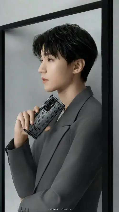 王俊凯超话存档一组三年前今日我超爱的广告图,从二次元走出来的漫画