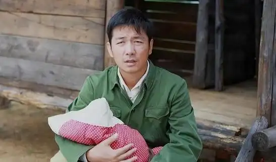 演员邢佳栋曾因打架被北电开除演技一级棒却几十年不温不火