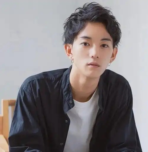 10款日本最帅气男士发型分享