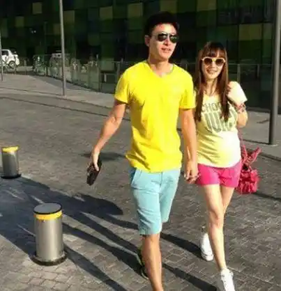 甜馨在参加真人秀节目的时候,一句话就暴露了贾乃亮和李小璐聚少离