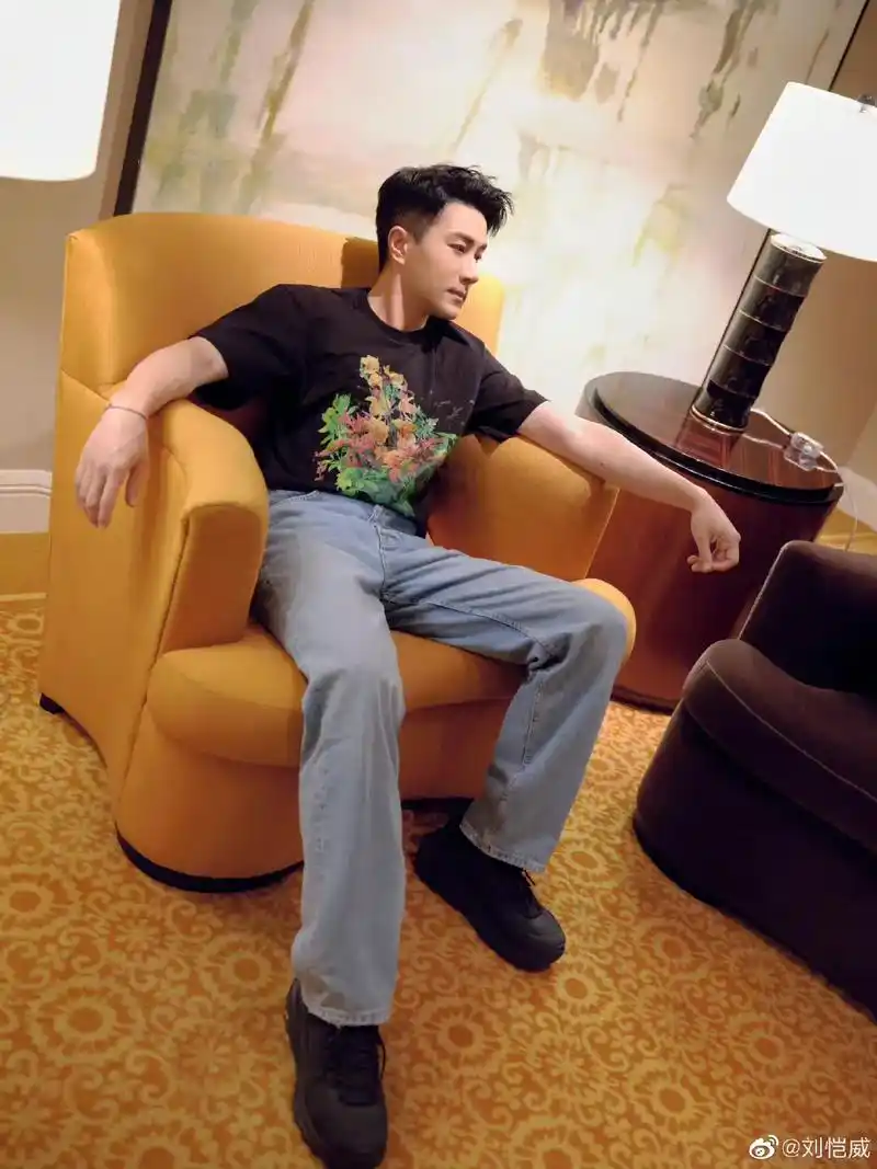 我的抖音生活日记 #今日份小可爱上线 #明星图片 #刘恺威 - 抖音