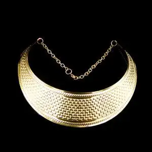 金色项圈女金属图片