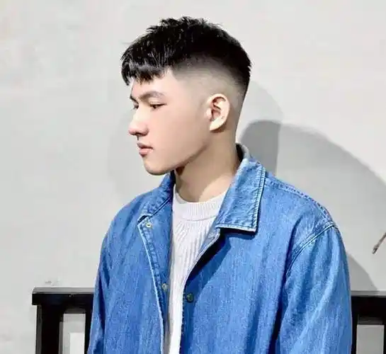 look4:碎剪短发 两边铲光