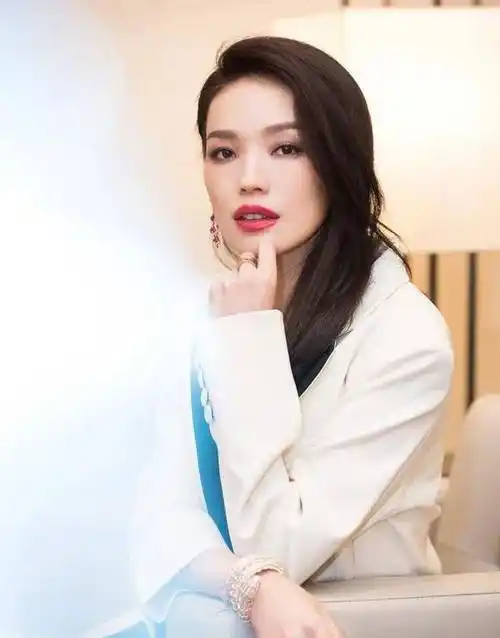 舒淇带火了一种风格叫"松弛又性感",学会3要3不要,就能很好看_保持身