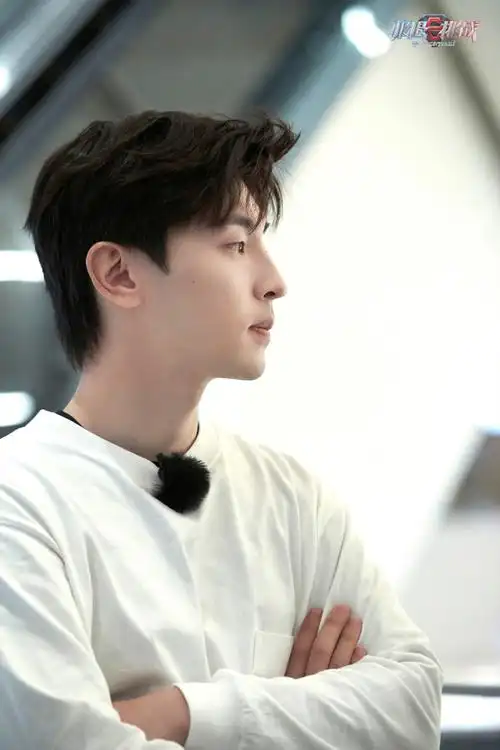 邓伦超可爱的壁纸请看好你的男神有人想放进口袋了