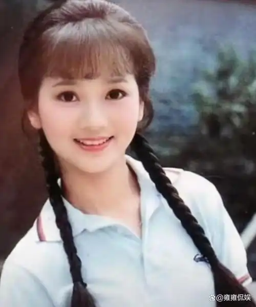 同样是穿校服把这11位女星放一起看刘亦菲居然排不到第一