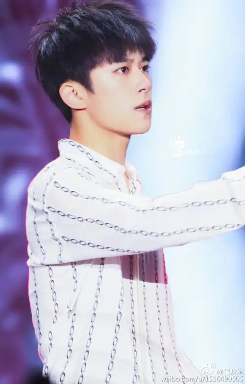 《青春》的舞台服装