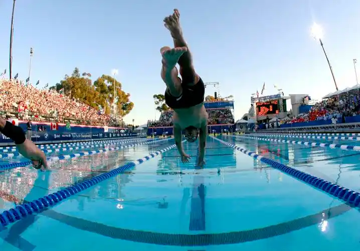 冠军,韩国和巴西各获一项冠军,而菲尔普斯在今日连获男子100米蝶泳和