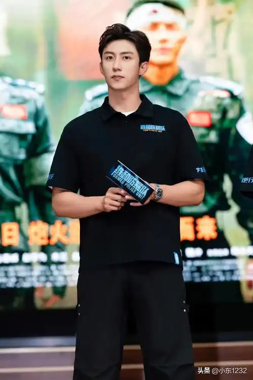 荷尔蒙爆棚的猛男,虽然五大三粗,但是颜值还是非常耐打的,八块腹肌