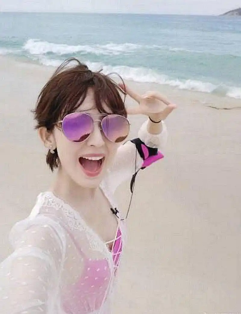 唐嫣泳装照,大秀火辣好身材! 转载自百家号作者:大雄说娱乐