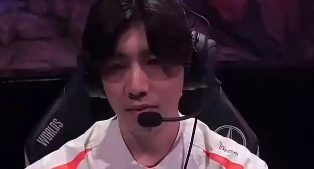 theshy痛苦一幕被公开,被zeus碾压后,彻底破防,这次