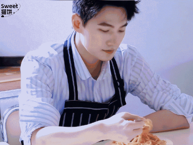 好爱杨洋的这种动态视角,感觉隔着屏幕对视了一样05 一些男友感