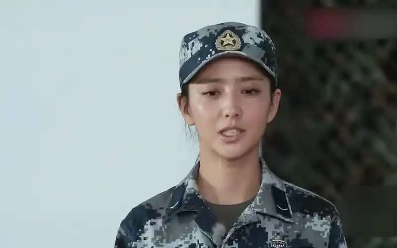 男子汉教官各种挖坑沈梦辰佟丽娅一个个往里跳夫仔笑到抽筋