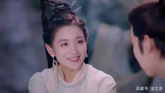 眼前一亮,瑶光这个角色算是"官府里的侠女"了,这个角色的饰演者代露娃