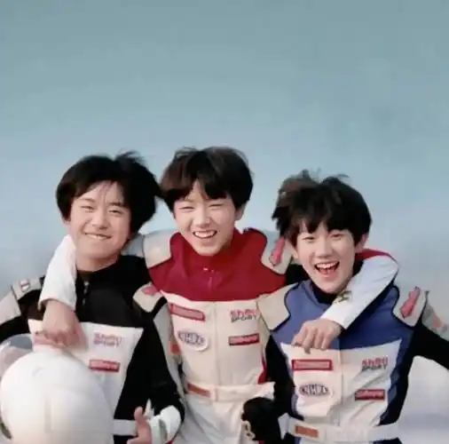 tfboys:请不要过多关心我们小时侯,太可爱了吧