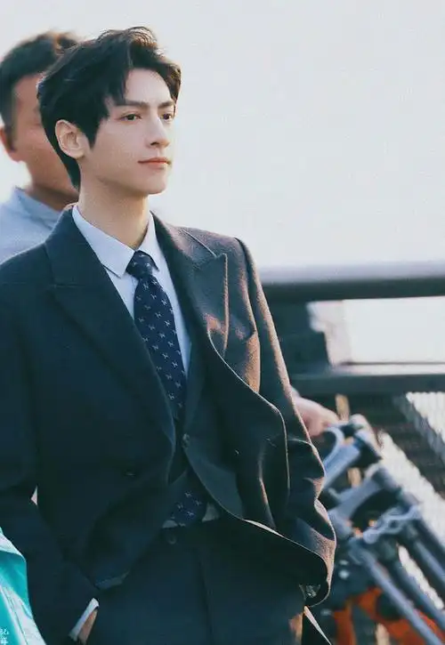 罗云熙个人资料简介,罗云熙个人资料结婚了吗(穿拖鞋罕见脱离恨天高)