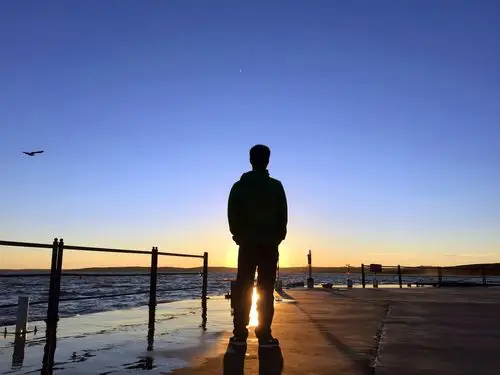 2015年秋的呼伦湖,一个人,看落日余晖,听浪花翻涌,赏水鸟纷飞.