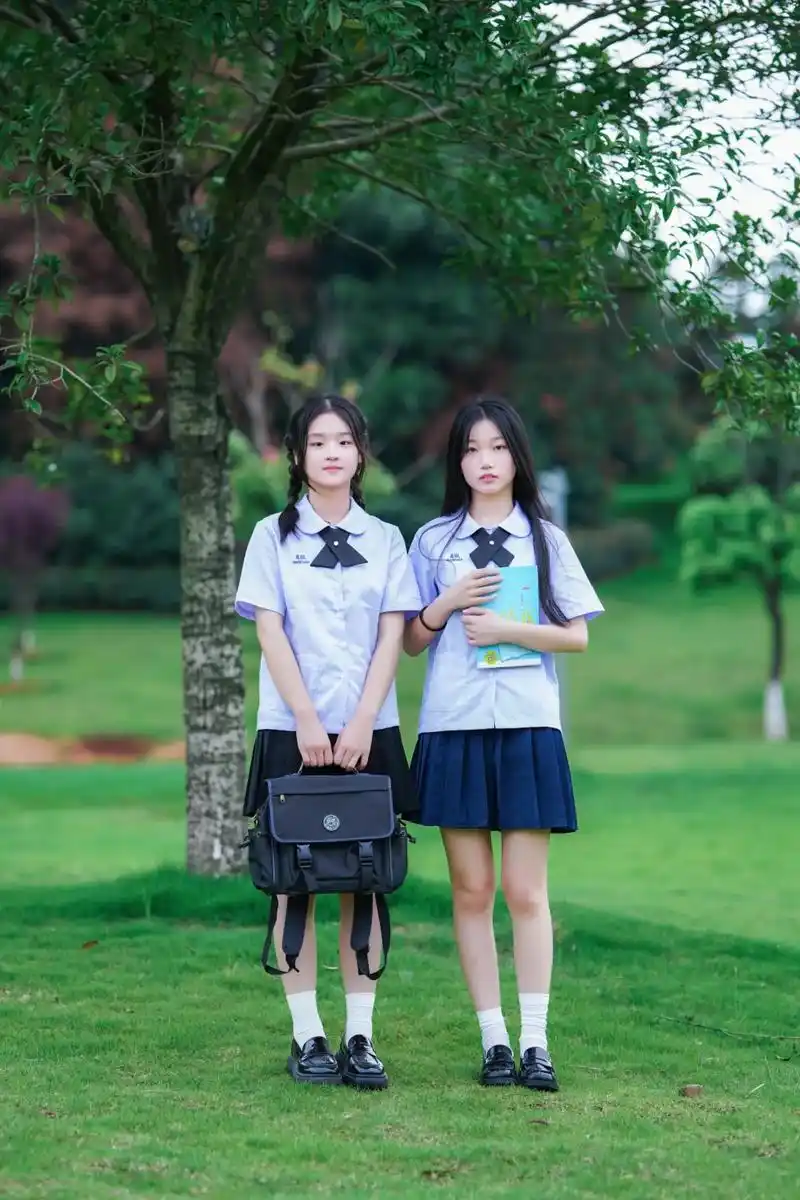 天嗣山公园拍漂亮女生闺蜜照#jk制服 #学生时代 #学院风穿 - 抖音