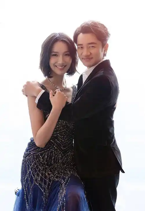 王祖蓝为妻子庆生,甜蜜告白李亚男:最浪漫的事,是陪你去看世界_视频