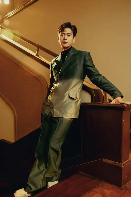 "变色龙"刘冠廷丨人物