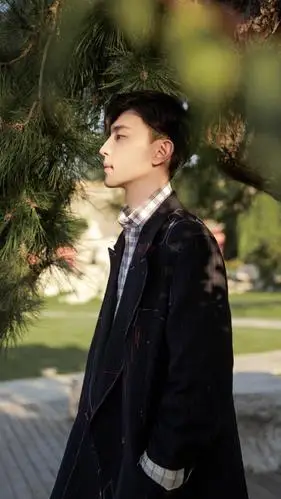 邓伦清新写真,高清锁屏图片,手机壁纸-桌面城市