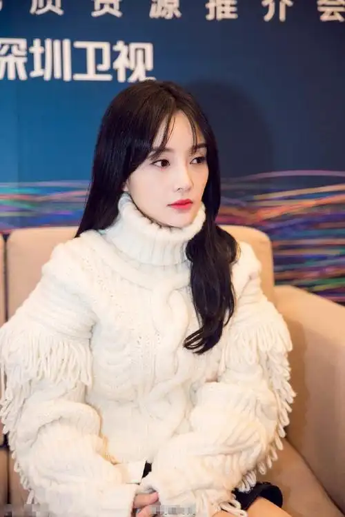 李小璐近照脸部僵硬赶超刘晓庆,网友:网红里最丑的