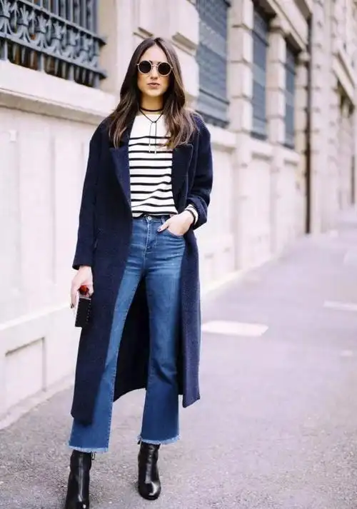 藏蓝色属于四季的颜色,每个季节都可以搭出特别优雅大气的感觉来,藏