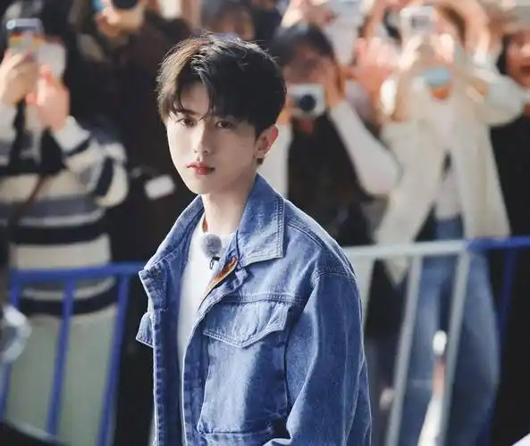 蔡徐坤录制跑男,出现即圈粉,太厉害了!_节目_身体_明星