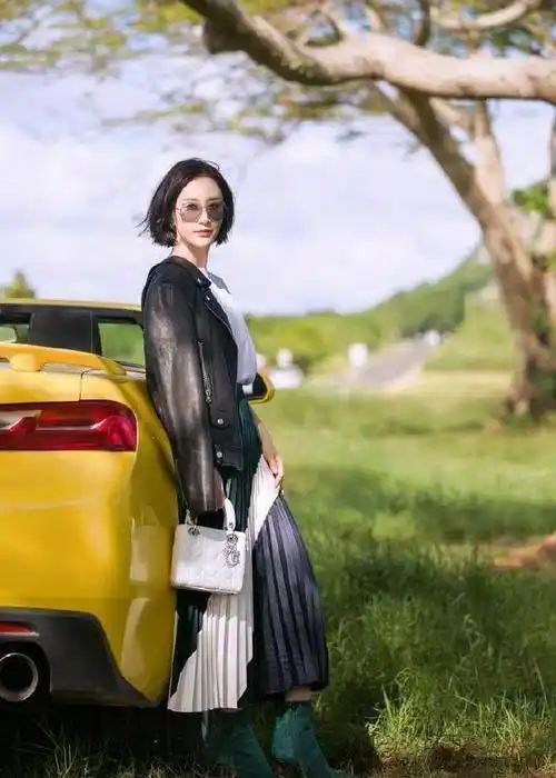 舒畅身穿拼色长裙秀身材一组写真穿出4种风格-舒畅老师