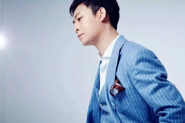 与张译结婚前,钱琳琳曾有过一段婚姻,对方是我国著名的"棋坛少帅"郑弘