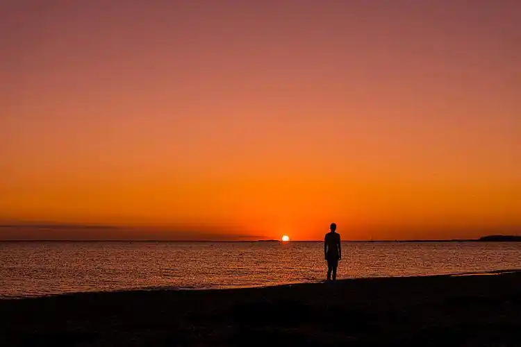 夕阳 人物 大海图片_夕阳 人物 大海高清图片素材库