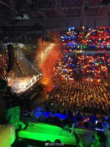 [tfboys][分享]170812 时代想尽办法弄橙海 橙色彩带永不倒