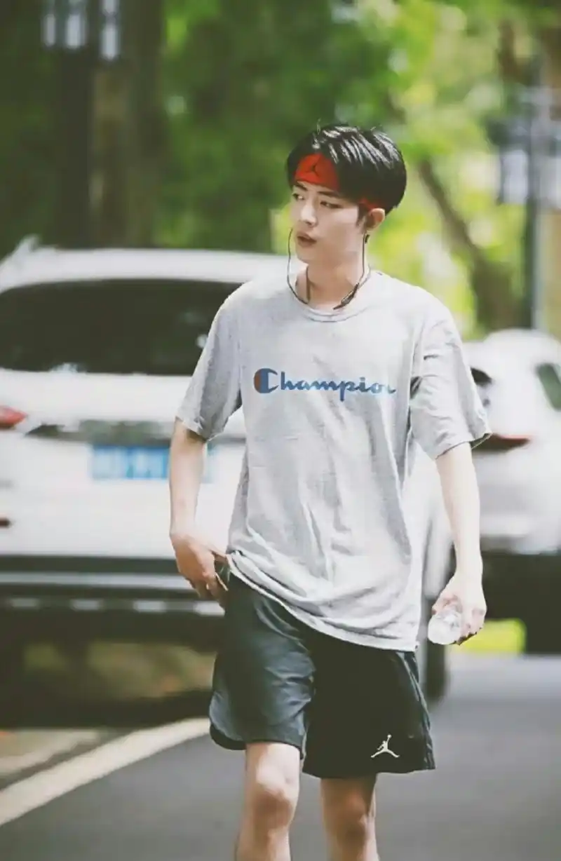 戴发带的战战#肖战