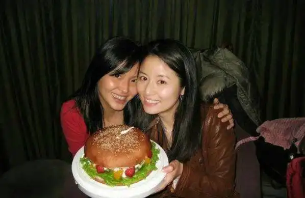 是林心如的伴娘,也是同父异母的妹妹,刚进圈就得到了姐姐的照顾,可惜