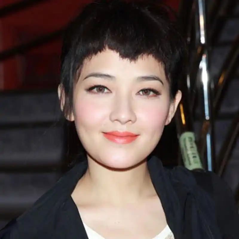 之后范晓萱就有了自己的想法,她不想在舞台上,每天蹦蹦跳跳的