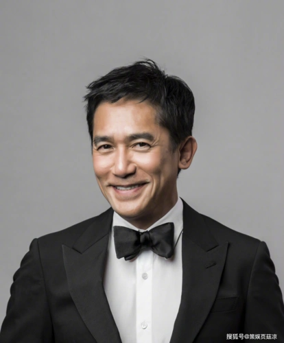 58岁梁朝伟近照曝光,身形消瘦似状态欠佳,自然老去依旧是男神_手机