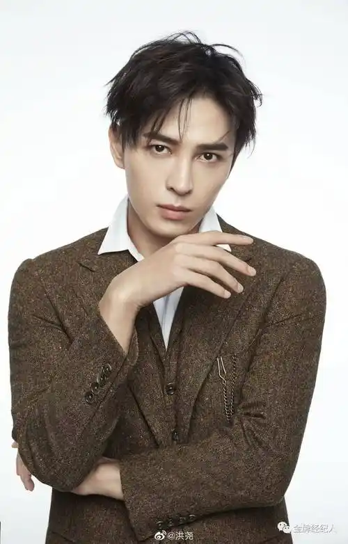 演员洪尧 - 在《正青春》里,我们见到了最令人心动和心碎的「it男」