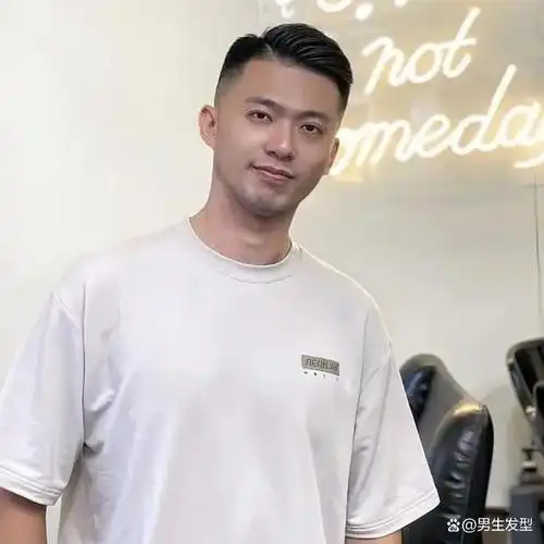 男生秋季"短发"怎么剪?试试这3款发型,干净利落显帅气
