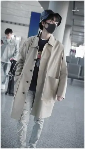 200908 王俊凯秋日风衣造型合集 将所有温柔收入囊中
