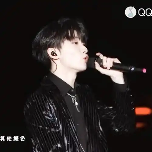 白色黑色的中间原来有其他颜色 《飘向北方》 马嘉祺