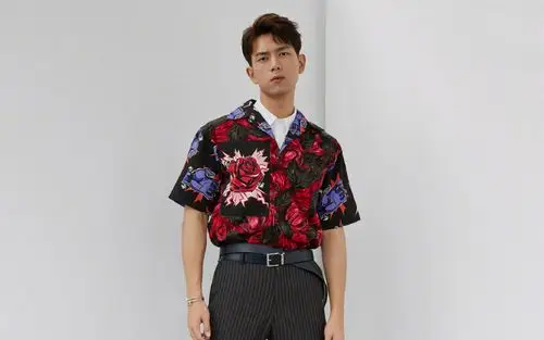 李现帅气最新壁纸_亲爱的热爱的韩商言